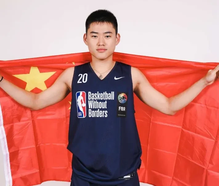 青少年篮球运动员体能训练特征包括_0